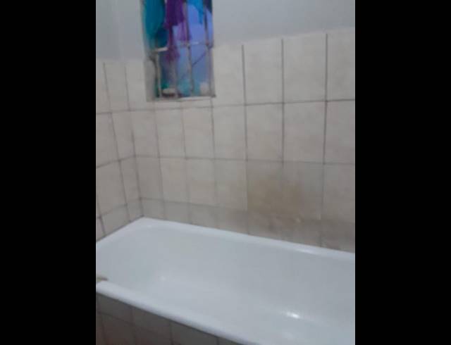 6 BEDROOM HOUSE FOR SALE IN BEZUIDENHOUT VALLEY